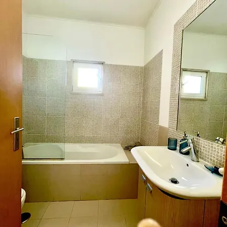 T2 Com Piscina- De *